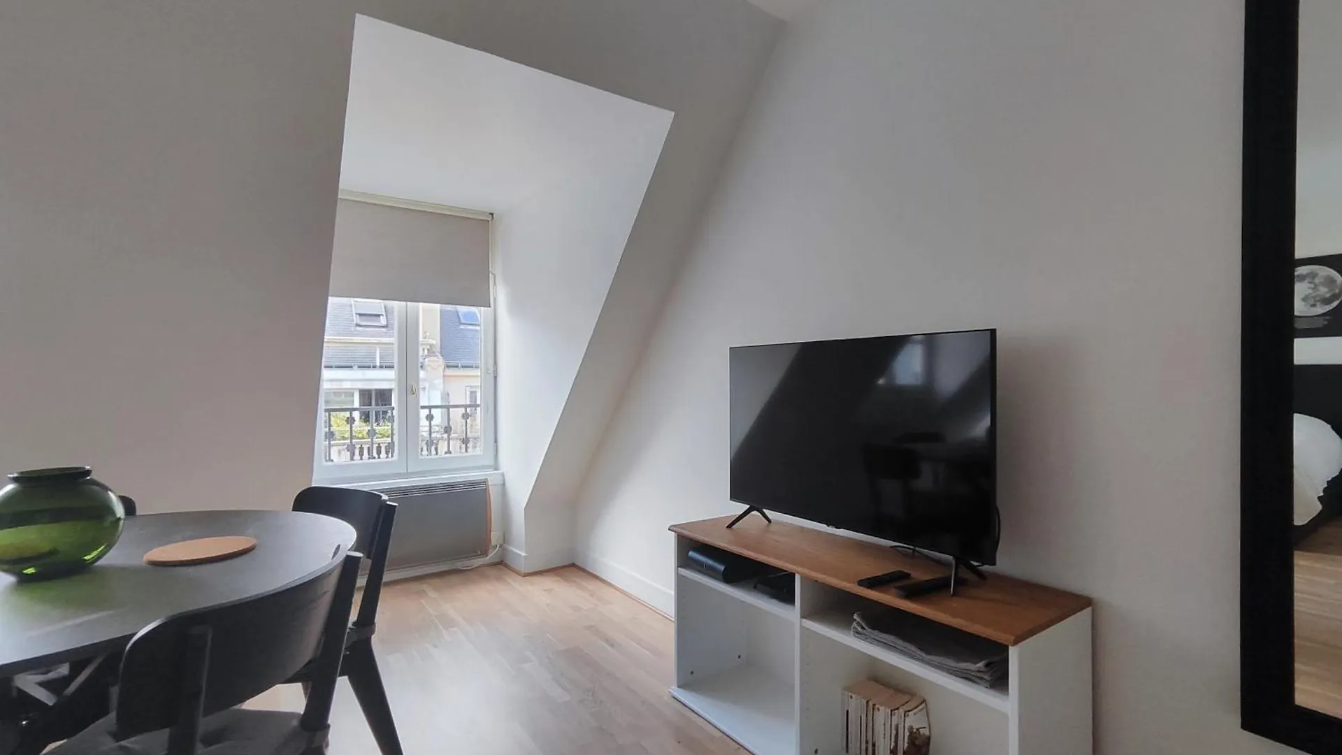 Rue De Berri - Paris 8公寓